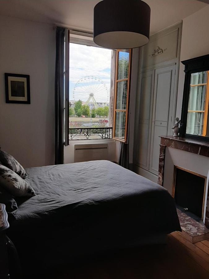 Et Au Pied Coule Une Riviere, Situation Et Vue Ideales Auxerre Exterior photo