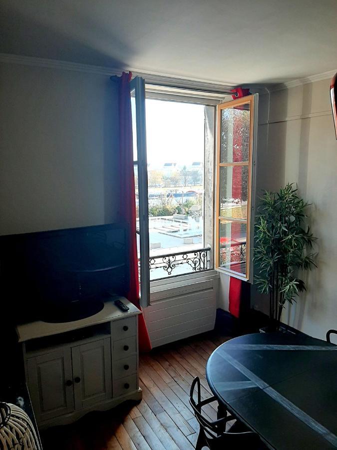 Et Au Pied Coule Une Riviere, Situation Et Vue Ideales Auxerre Exterior photo